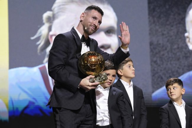 ميسي يُرشح 4 لاعبين لخلافته في التتويج بالكرة الذهبية.. بينهم نجم ريال مدريد