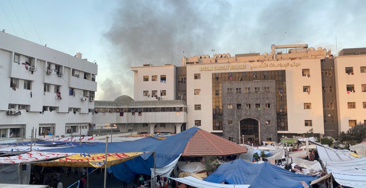 “صحة” غزة تتهم إسرائيل بإعدام بعض مرافقي المرضى بـ”الشفاء”.. كشفت أن الاحتلال اعتقل آخرين