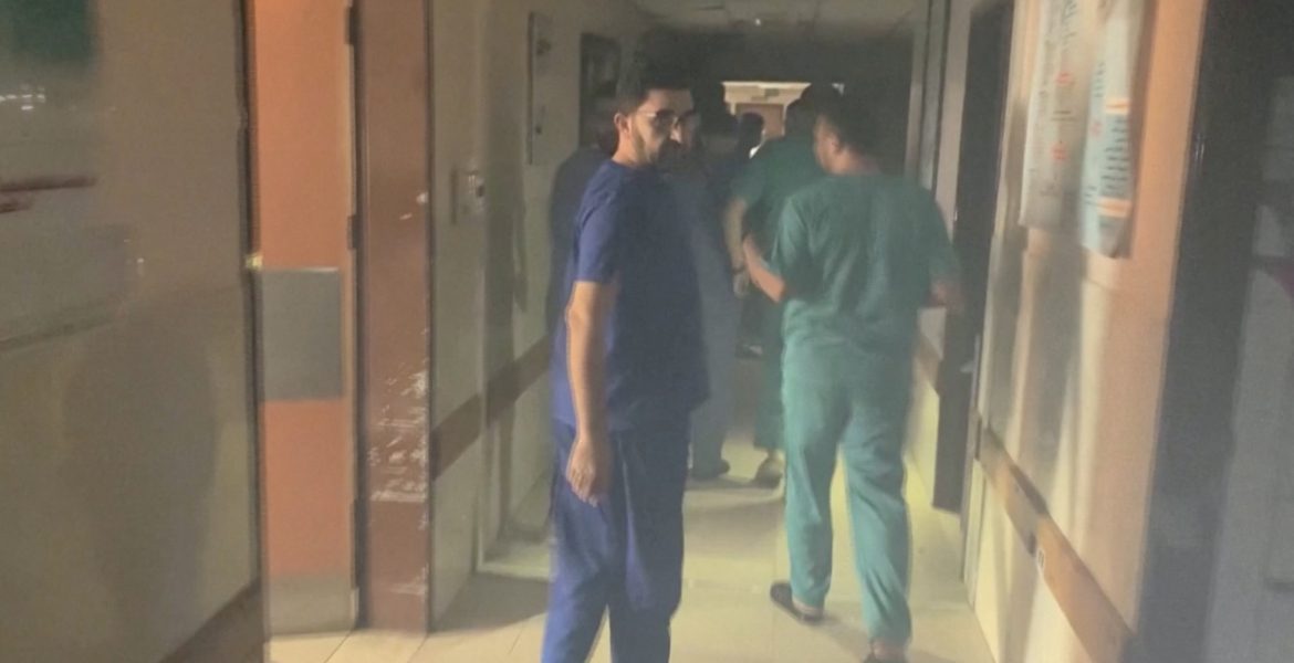 مشاهد من داخل مستشفى الشفاء في غزة/رويترز