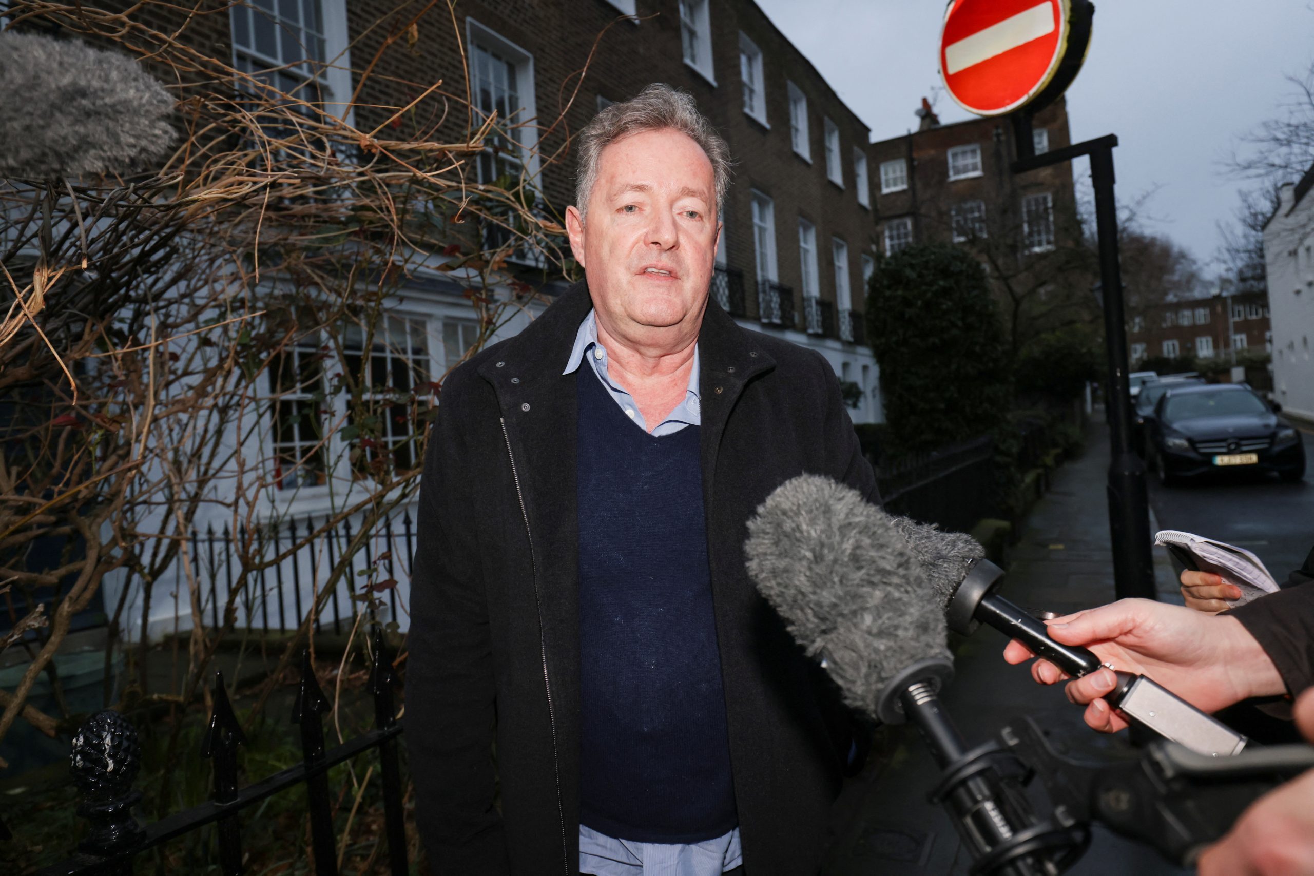 “اخرس ودعني أكمل”.. فيديو لمصطفى البرغوثي يرفض مقاطعته خلال مقابلة مع “موريس مورغان” 