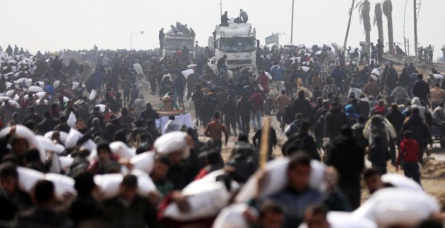 طريق عسكري إسرائيلي لتوصيل المساعدات لشمال غزة.. الأمم المتحدة تختبره وتل أبيب تتحدث عن طريق بحري 