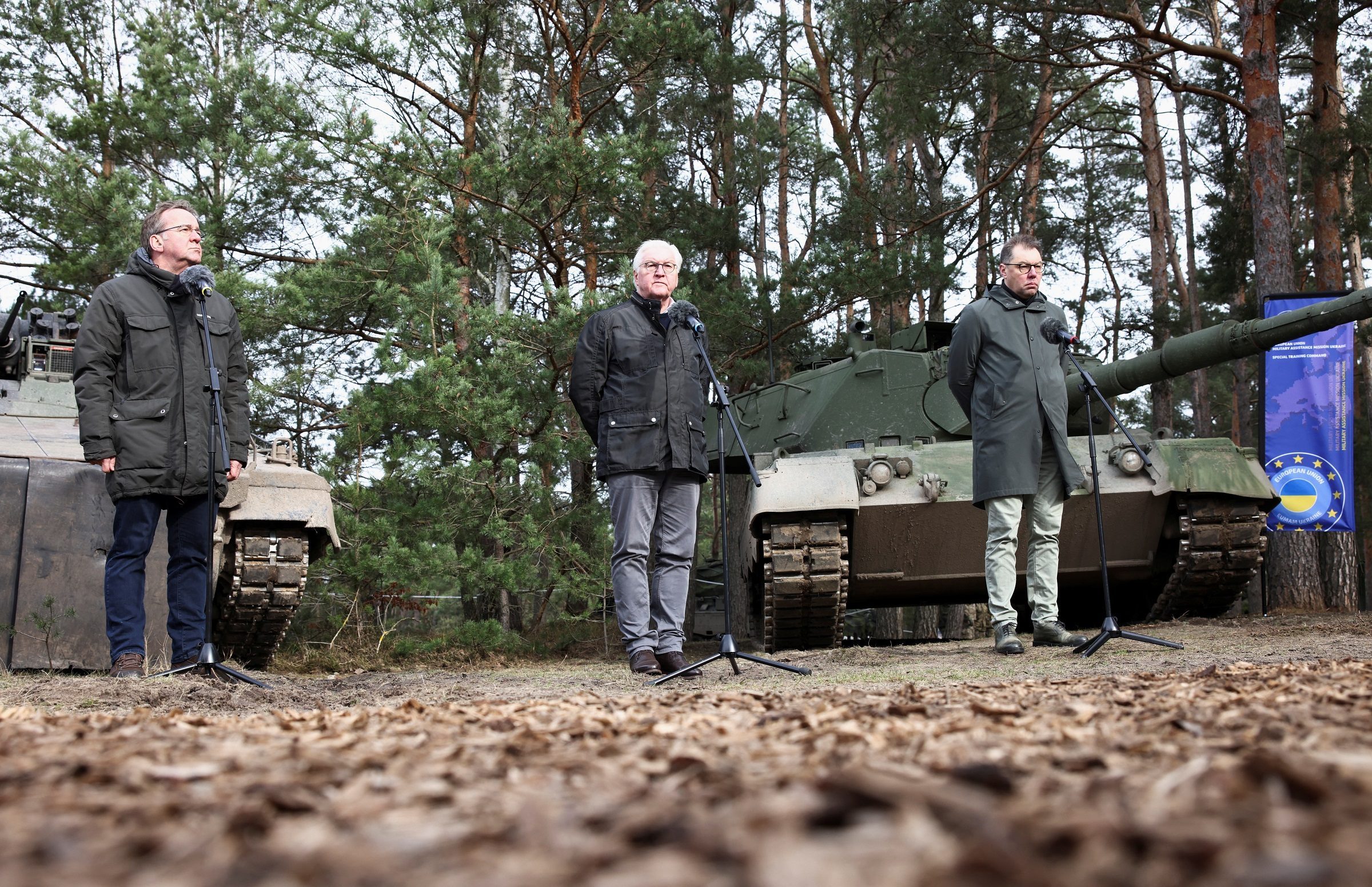 تنصت على اتصال هاتفي