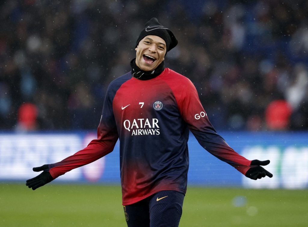 مبابي يثير الجدل بعد استبداله (رويترز)