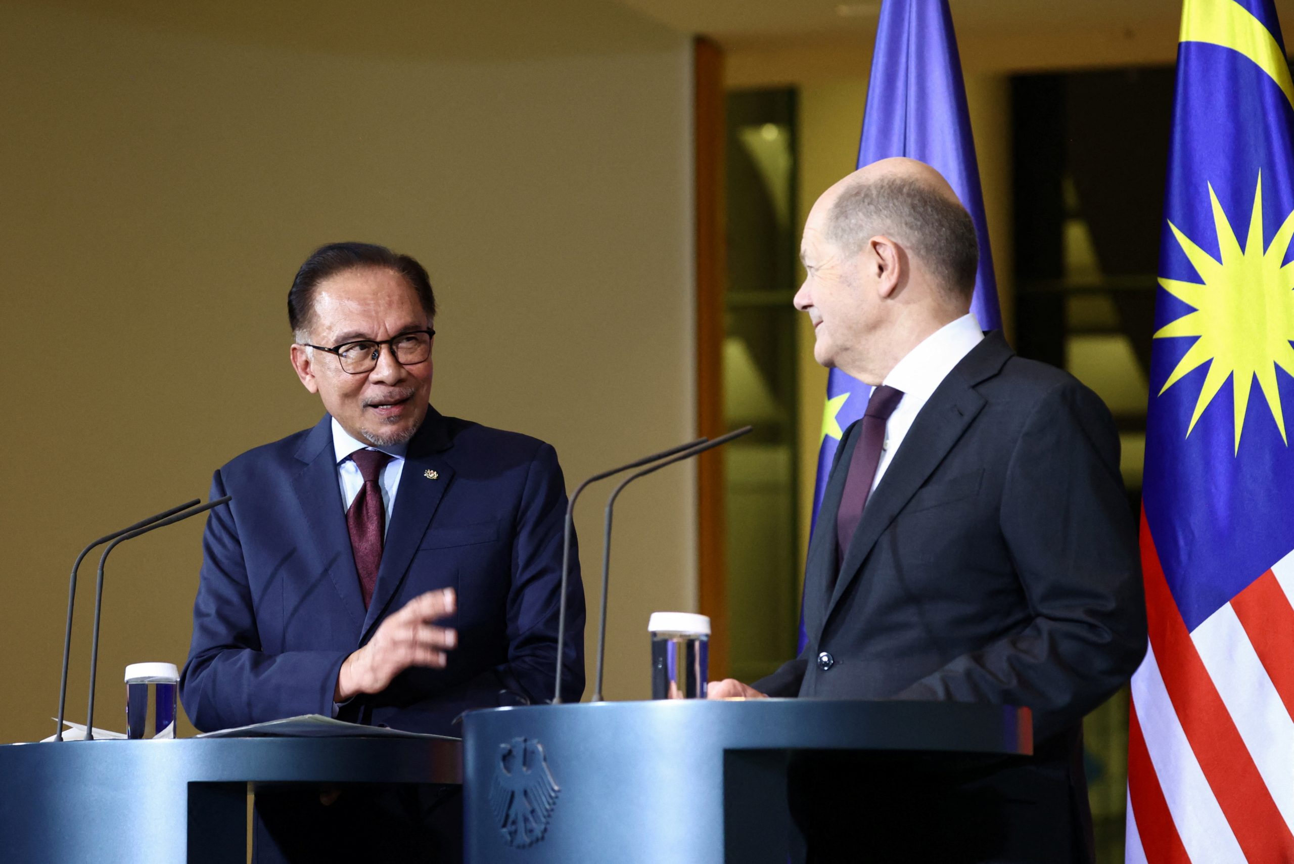 رئيس وزراء ماليزيا ينتقد "نفاق" الغرب في غزة