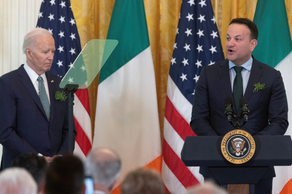 استقالة رئيس وزراء أيرلندا