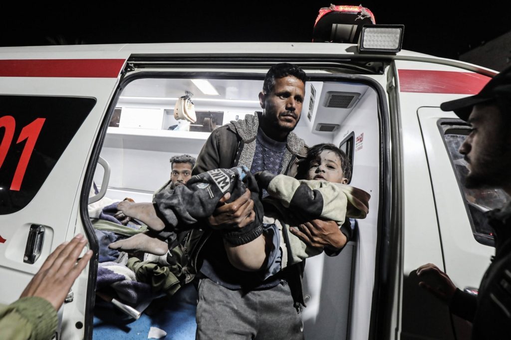 الموظفين بمجمع الشفاء