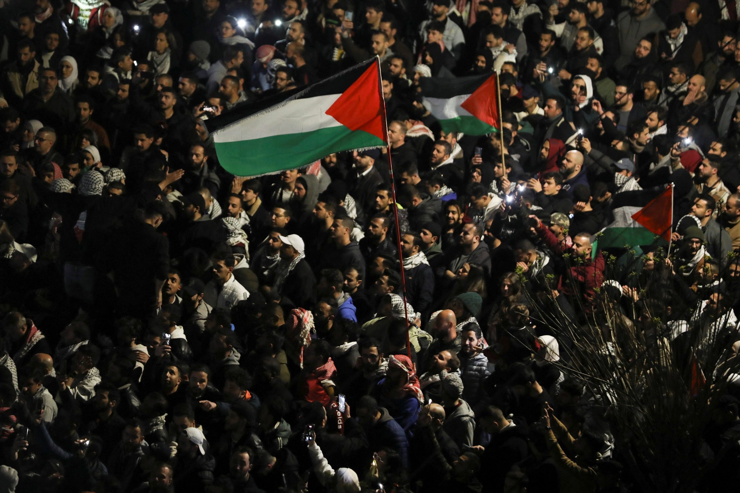 المتظاهرين المتضامنين مع غزة