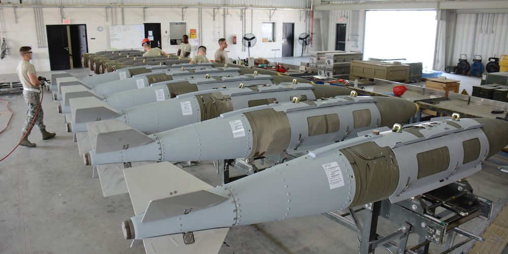 حزمة صواريخ JDAM الأمريكية التي تحول الصواريخ "الغبية" إلى أسلحة ذكية متقدمة، قدمتها واشنطن لتل أبيب في حربها على غزة/ رويترز