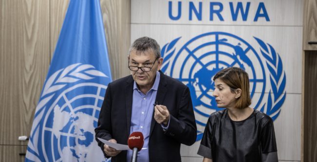 تقرير للأونروا: إسرائيل أجبرت موظفينا على الاعتراف كذباً بارتباطهم بحماس وبمشاركة العاملين في طوفان الأقصى 