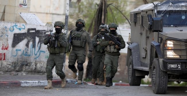 الاحتلال يفجّر مبنى حركة فتح بمخيم بلاطة.. صحيفة إسرائيلية: الجيش يفكر بإدخال قوة قتالية شمالي الضفة الغربية