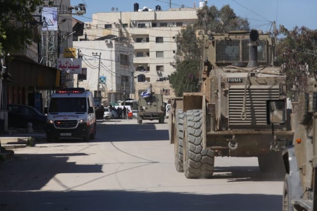 الاحتلال يقتحم قباطية شمال الضفة.. حاصر طلاباً في المدارس ونكل بجثامين شهداء (فيديو)