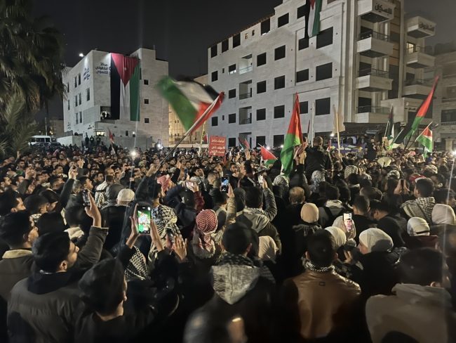 “كل القصة يا مصريين.. إحنا فيكم متعشّمين”.. فيديو لهتافات الأردنيين في مظاهرة نصرة لغزة  