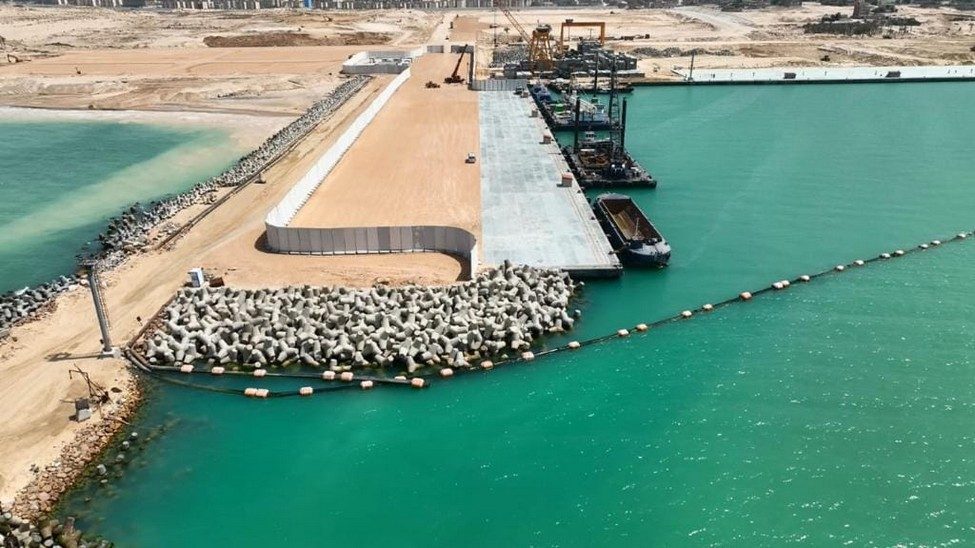 صورة تقريبية لرصيف بحري - المقاولون العرب