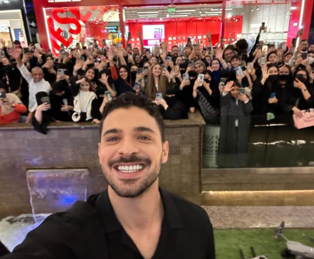 خالد أوزغور ساري في الرياض - الصورة من حساب الممثل التركي على إنستغرام