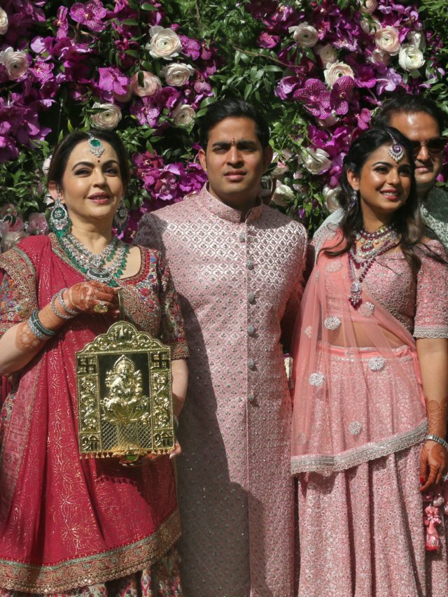 2019-03-09T133410Z_152436594_RC1A7EBA3C40_RTRMADP_3_INDIA-AMBANI-MARRIAGE