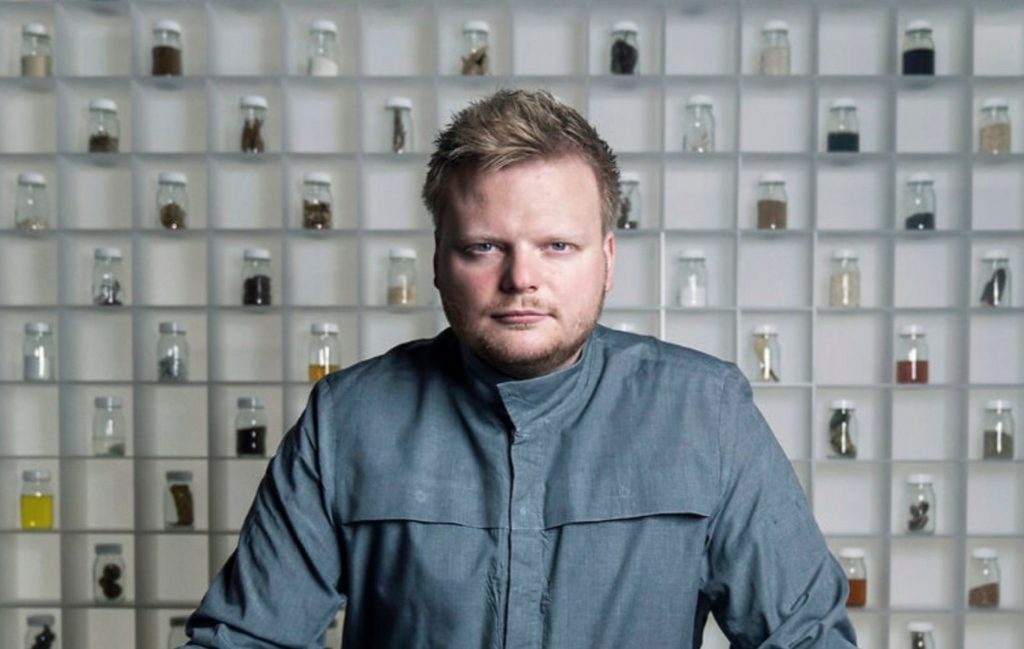 الطاهي الدنماركي الشهير راسموس مونك صاحب التجربة- منصات التواصل