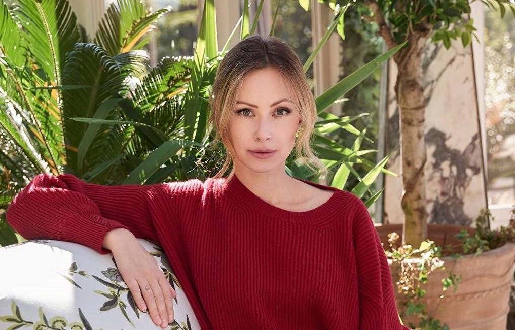 كاميلا الفايد تسرق هاتف شقيقها