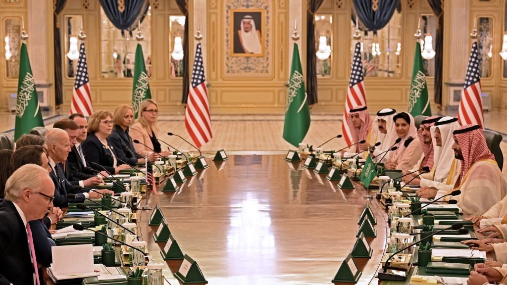الإمارات تسعى لاقتلاع حماس من السلطة في غزة