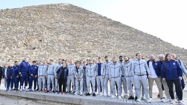 نجوم كرواتيا يزورون الأهرامات قبل مواجهة “الفراعنة”.. ومودريتش: لا أعرف الكثير عن مصر.. فقط صلاح (صور)