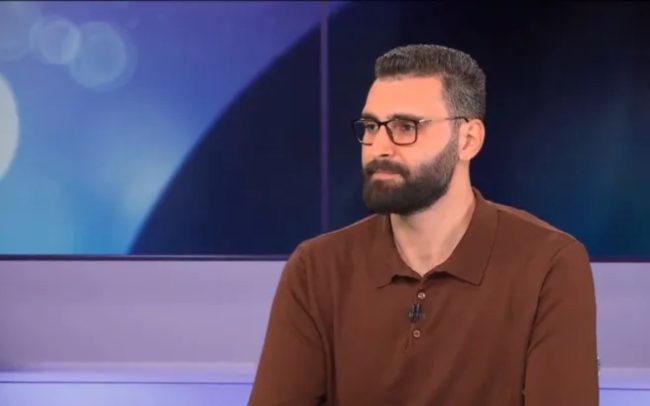 شكرًا معتز.. تغريدةٌ ستحبها إسرائيل!