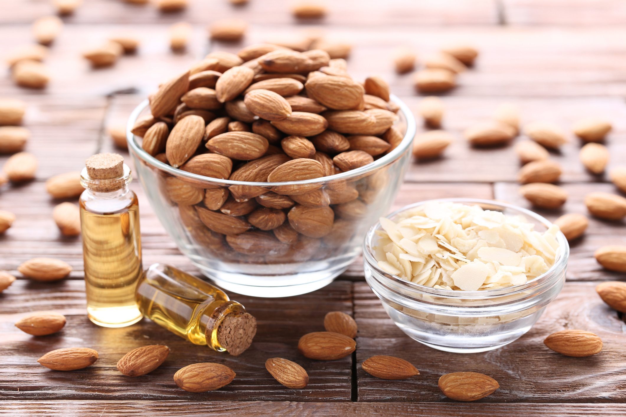 اللوز من مكونات الروزاطة ـ مصدر : istock