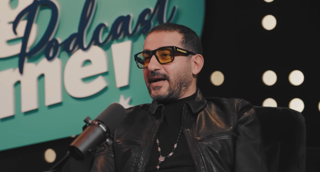 أول حبّ بحياتي كانت خالة واحد صاحبي.. أحمد حلمي يتحدث عن زوجته منى زكي: “مالية عيني جداً”