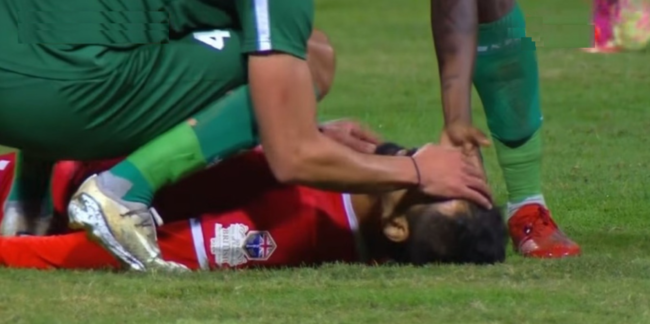 بعد نحو أسبوع من دخوله في غيبوبة.. فصل جهاز التنفس الصناعي عن لاعب كرة القدم المصري أحمد رفعت