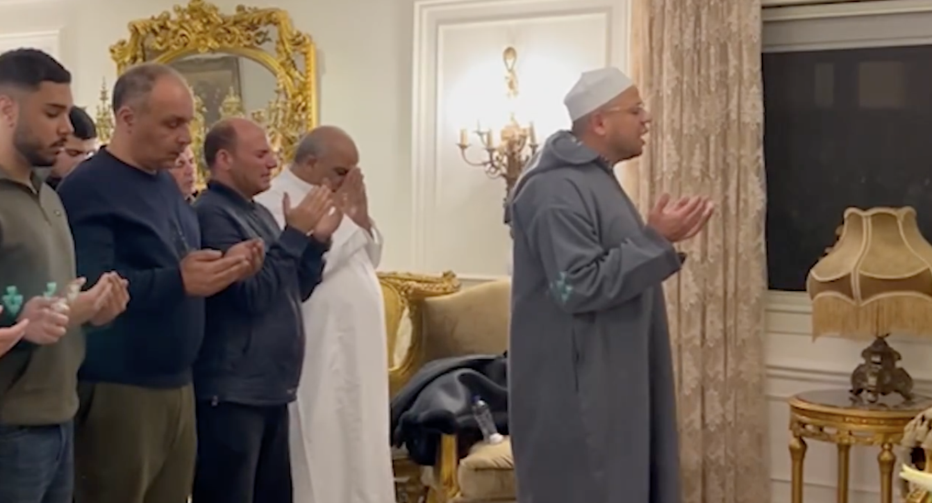 جانب من الدعاء لروح حبيبة الشماع وبكاء والدها - مواقع التواصل