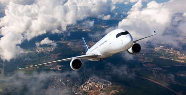 ولادة في الجو.. طيار تايلاندي يترك قمرة القيادة للمساعدة في توليد امرأة (صور)