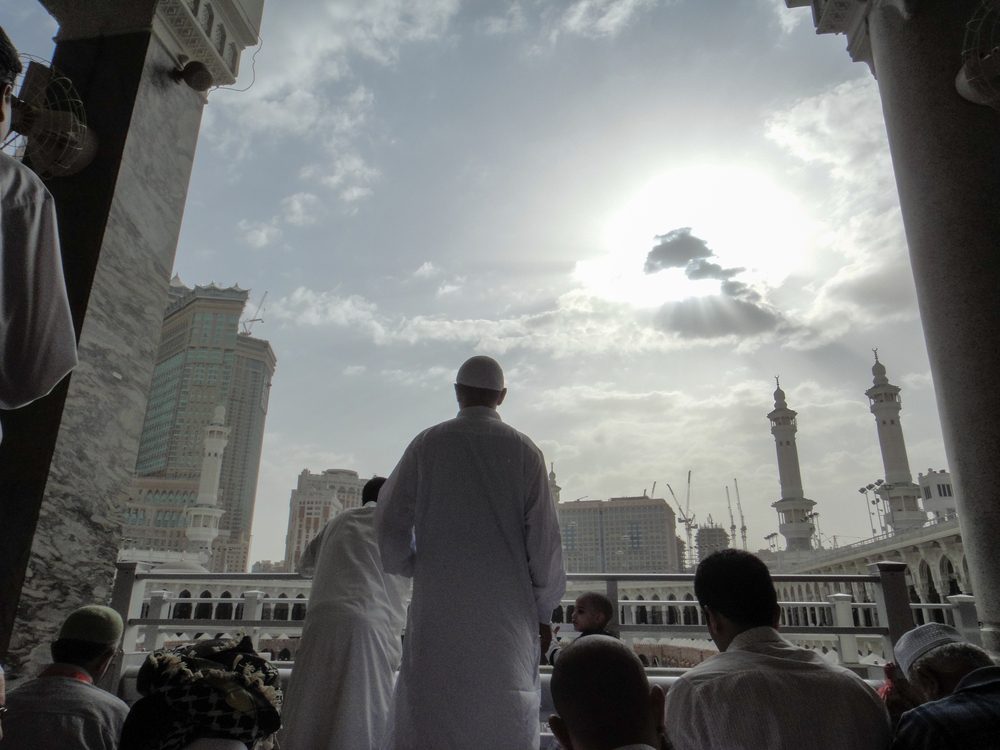 رجل طويل القامة