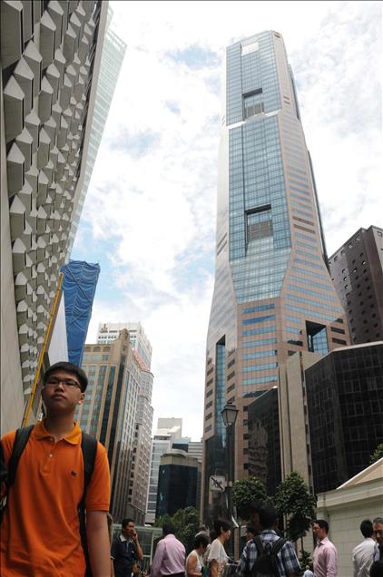 صيني تراكمت عليه ديون القمار