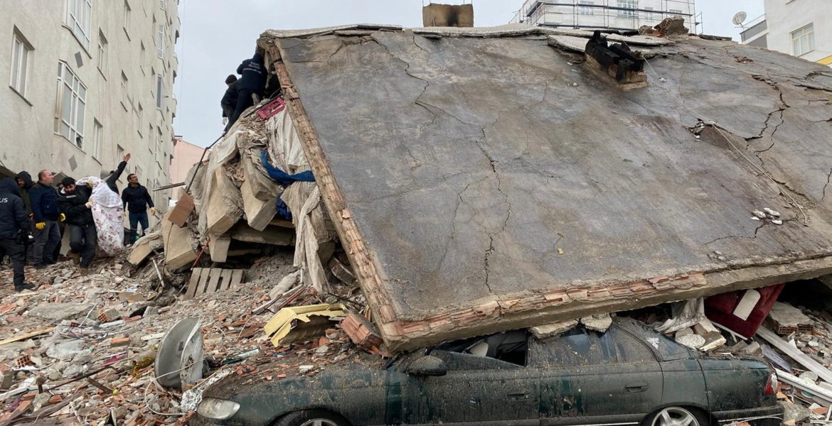 من مشاكل مدينة إسطنبول التطور الحضري وقاية من حدوث زلزال كبير - رويترز
