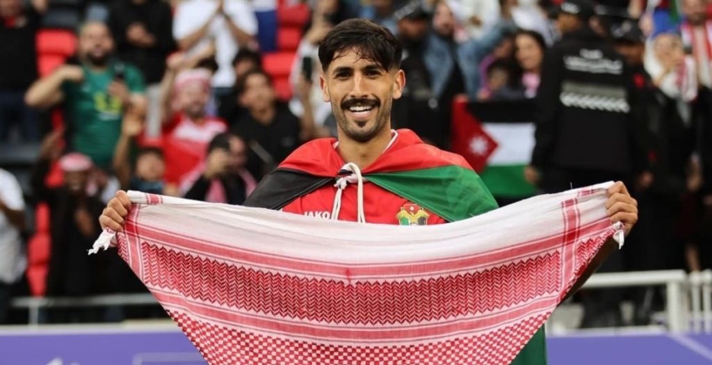 لاعبون أردنيون مع غزة