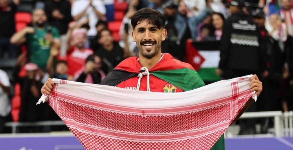 لاعبون أردنيون مع غزة