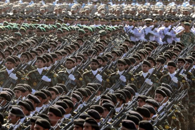 الجيش الإيراني من أكبر جيوش المنطقة.. نظرة على القدرات العسكرية لطهران بالتزامن مع تهديدها لإسرائيل