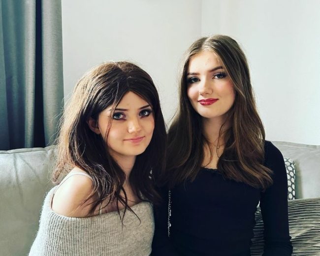 قصة نادرة لشقيقة توأم مصابة بالسرطان.. تعاني من نفس الأعراض والآلام رغم أنها تتمتع بصحة جيدة!