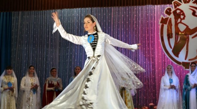 دولة تحظر الأغاني “البطيئة جداً أو السريعة جداً”! حددت سرعة الإيقاع المطلوب حتى تتماشى مع “عقليتها المحافظة”