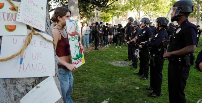 طلاب الجامعات الأمريكية ينادون بالعدالة لفلسطين.. هل نحن أمام ولادة نخبة جديدة في أمريكا؟