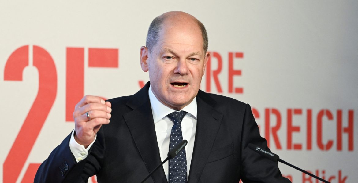 600 من كبار موظفي الدولة بألمانيا يوجهون رسالة إلى شولتز بشأن غزة.. طالبوه بوقف تسليح إسرائيل