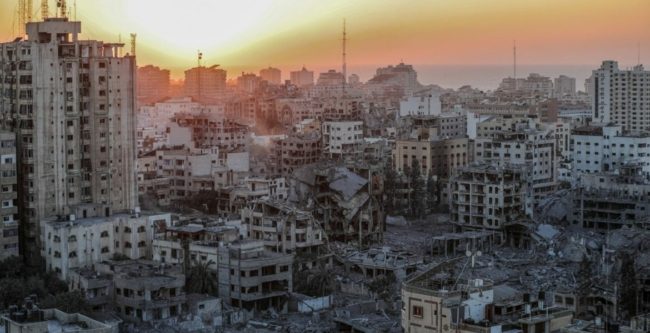 العيش على حد السيف.. عن الغربة والحرب في حياة طلبة غزة في الخارج