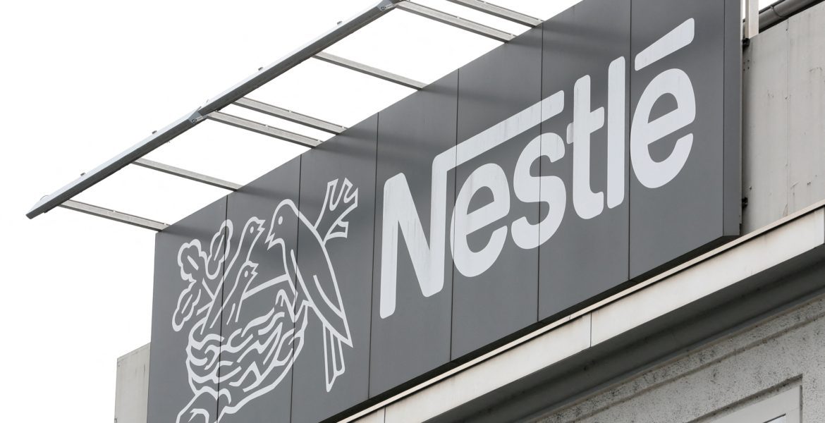 تقرير يتهم "نستله" بالتمييز بين أطفال العالم