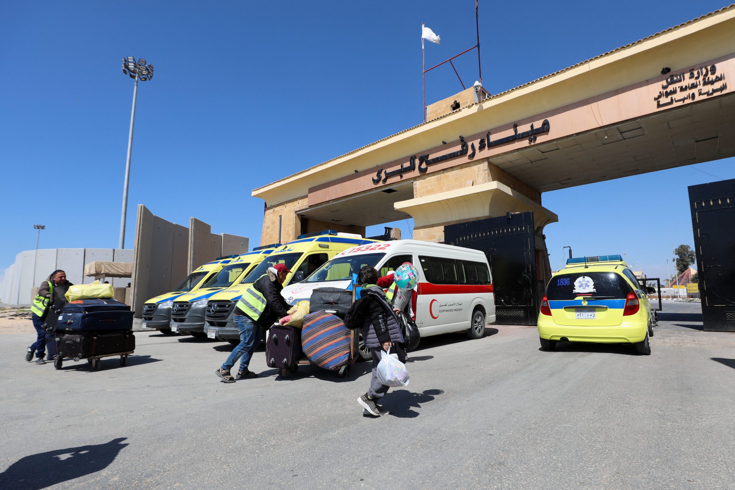 إنهاء المنطقة العازلة بسيناء تحسباً من مصر لتهجير الناس قصراً باتجاه سيناء عند الاجتياح الإسرائيلي لرفح/ رويترز