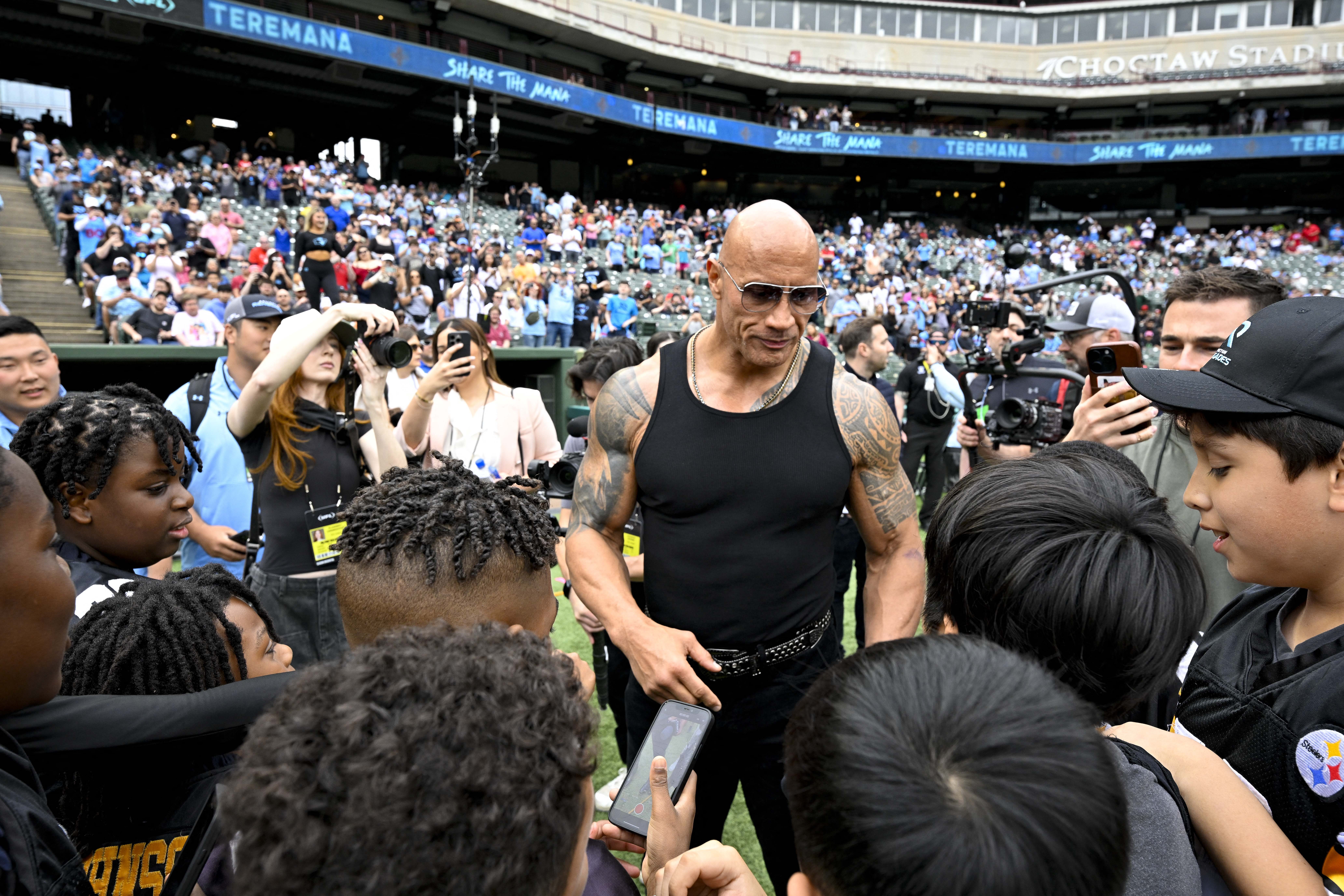 بايدن يخسر تأييد أشهر ممثل عالمي على وسائل التواصل