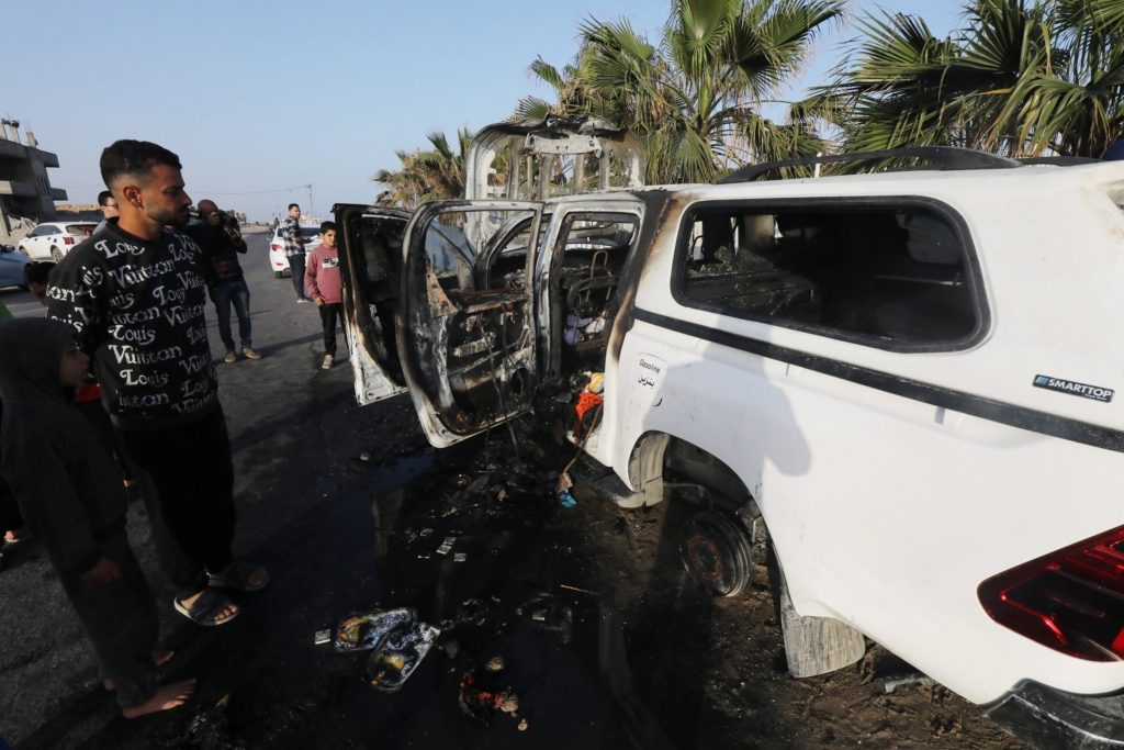 عمال إغاثة أجانب في غزة