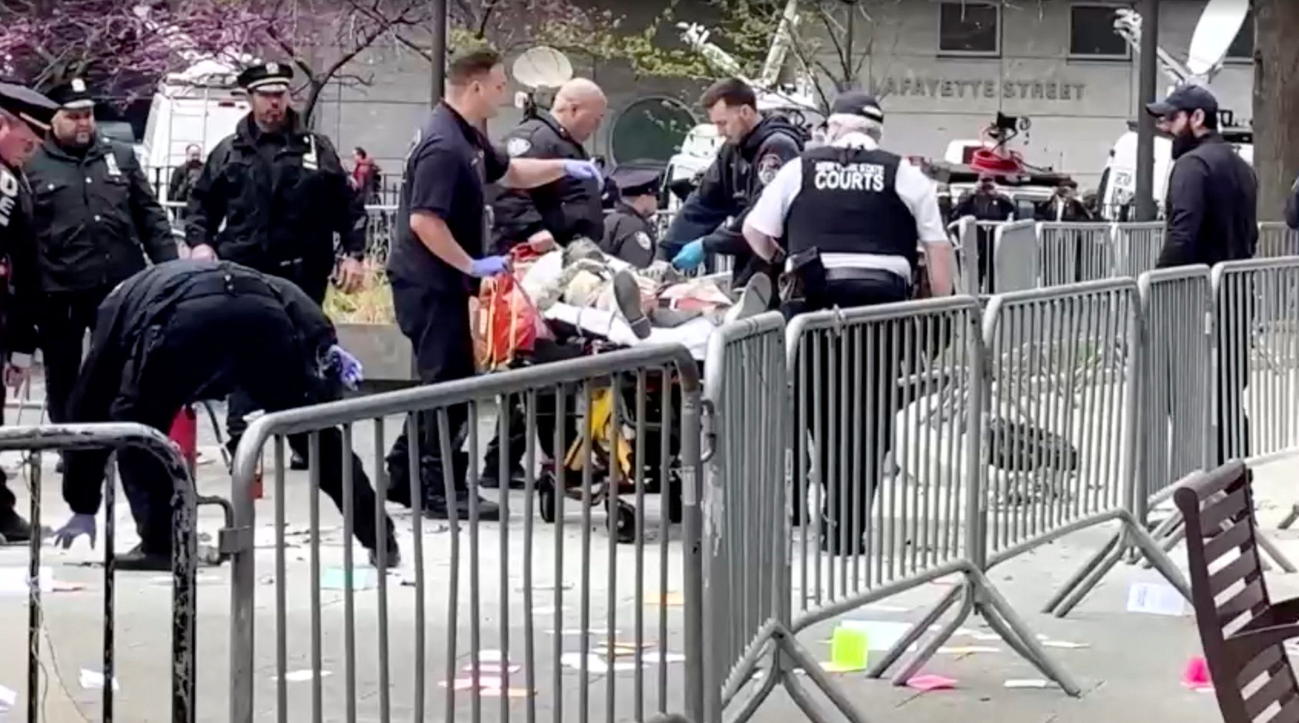 وفاة رجل أضرم النار بنفسه قرب محكمة يُحاكم فيها ترامب