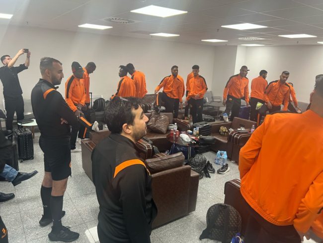 مكاتب محاماة من 3 دول وأدلة “قاطعة”.. تفاصيل شكوى الجزائر لدى المحكمة الرياضية بشأن أزمة قمصان “بركان” المغربي