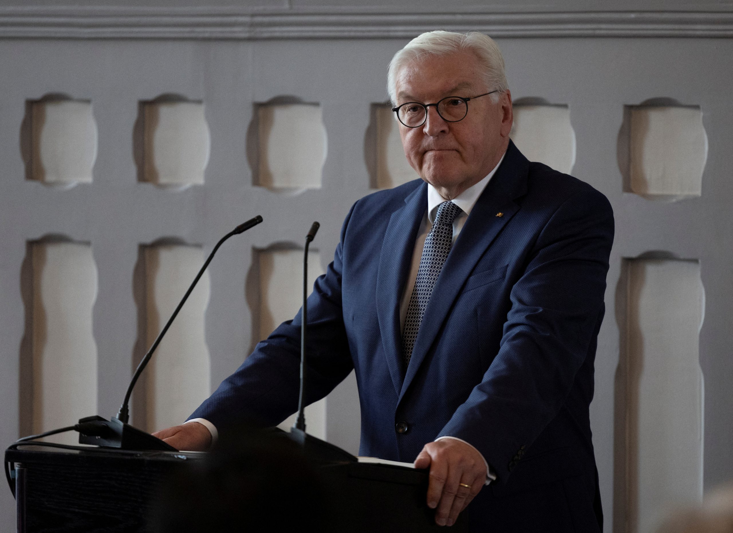 رئيس ألمانيا يضطر لإلغاء جلسة حوار عن الحرب