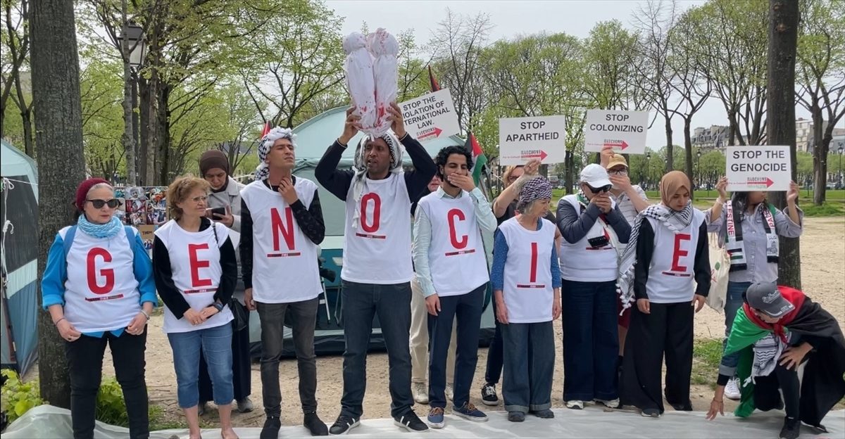 حملة إضراب عن الطعام من أجل غزة قرب مقر الخارجية الفرنسية.. ستستمر لمدة 3 أيام (صور)