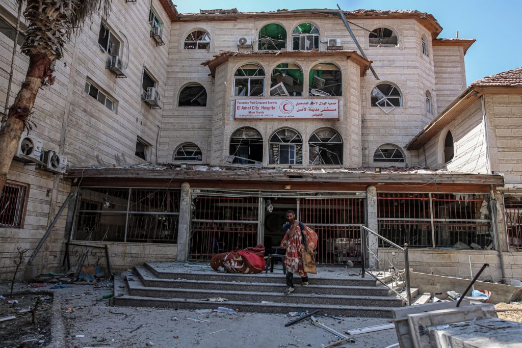 سلاح التجويع والتعطيش