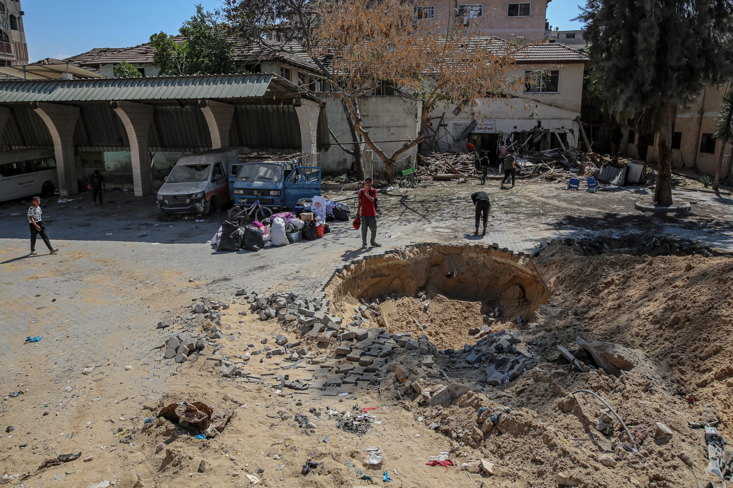 انتشال 56 جثة بعد انسحاب جيش الاحتلال من خان يونس / الأناضول